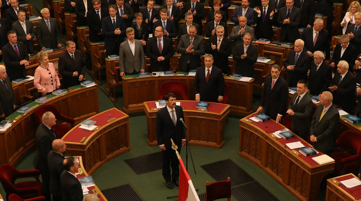 Áder János, az újraválasztott államfő esküt tesz / Fotó: Grnák László