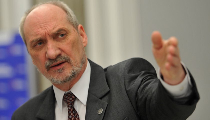 Macierewicz o służbach: wysłałem 700 zawiadomień!