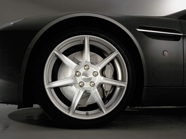 Aston Martin V8 Vantage: więcej mocy dla starszych wersji
