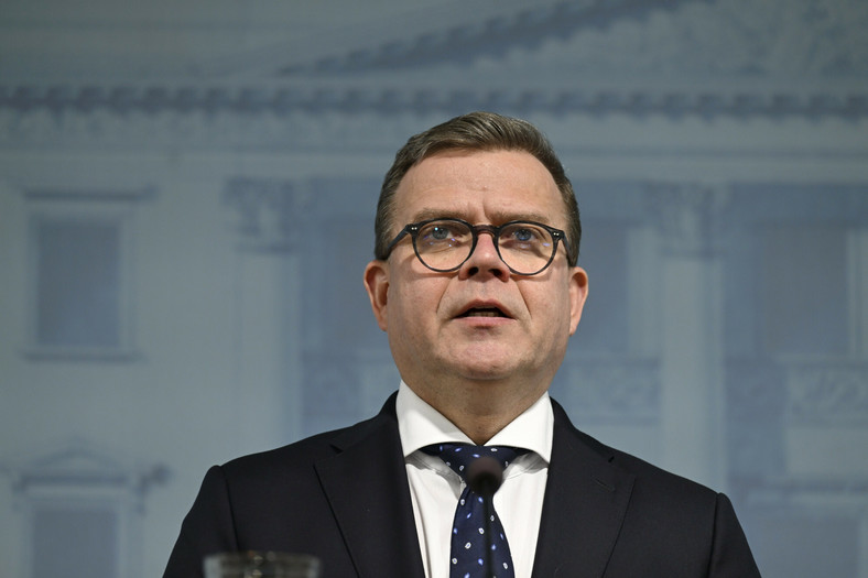 Premier Finlandii Petteri Orpo na konferencji prasowej w Helsinkach, Finlandia, 28 listopada 2023 r.
