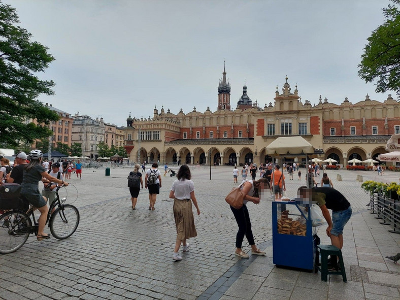 Wózek z obwarzankami na krakowskim rynku. Zdjęcie czytelniczki