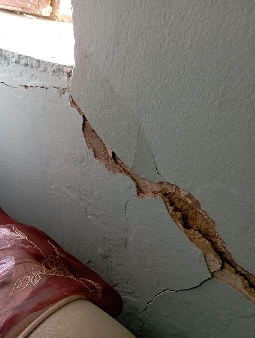 Svi zidovi su popucali, deo se urušio, kao i krov