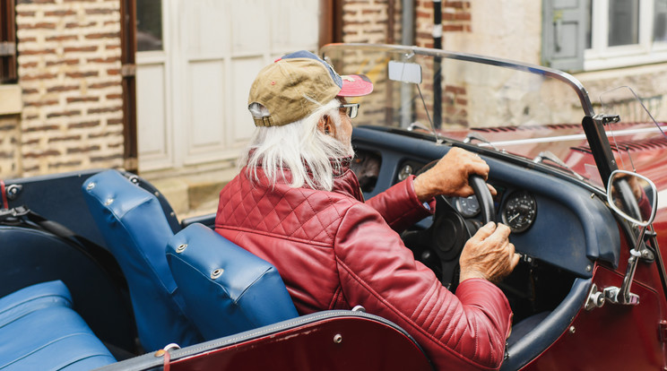 Vége a vitának: nem lesz kötelező a 70 év felettiek számára a rendszeres orvosi alkalmassági vizsgálat a jogosítvány meghosszabbításához / Fotó: Auto Bild