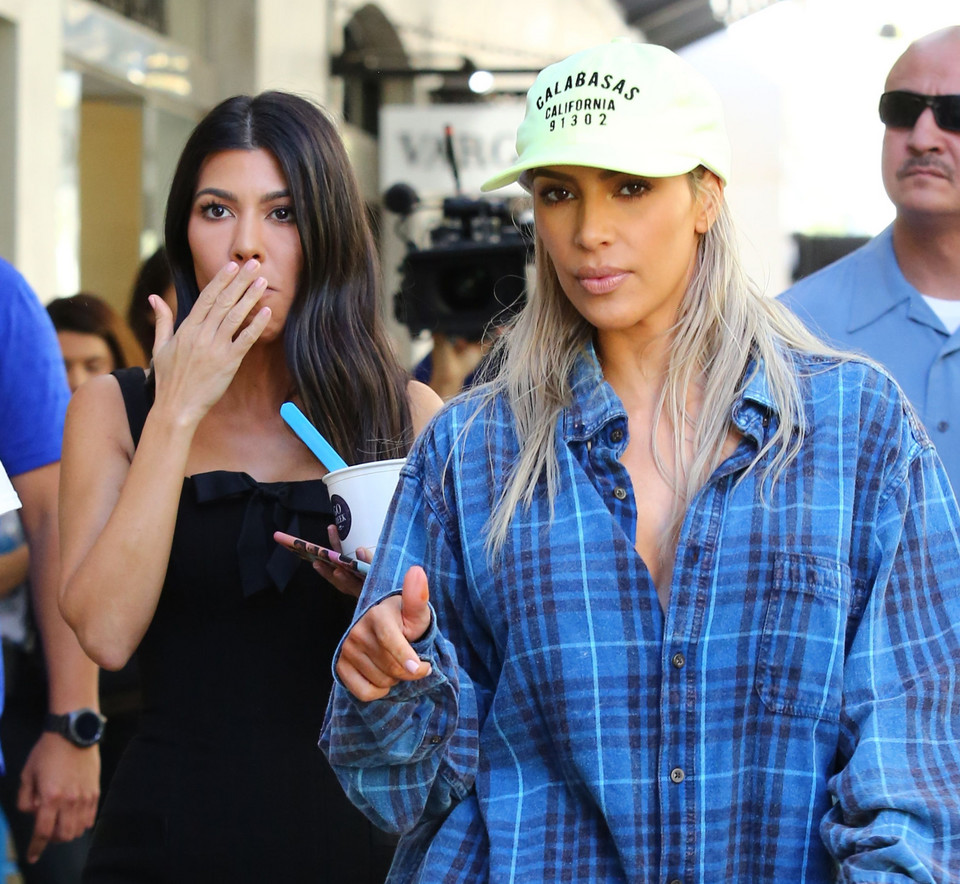 Kim i Kourtney Kardashian na lodach