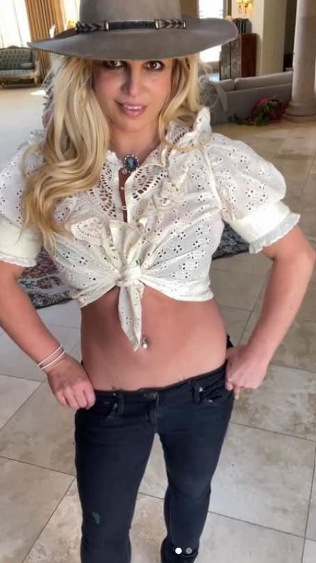 Britney Spears provokuje odvážnymi fotkami. 