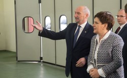 Macierewicz: W zakładach w Łodzi powstanie centrum serwisowe helikopterów wojskowych