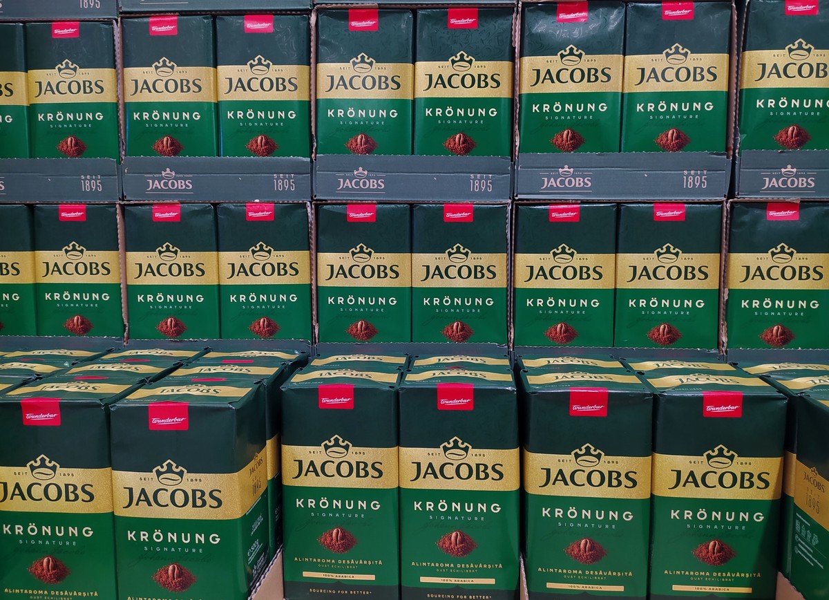 Coffee,Packets,On,Shelves,In,The,Supermarket,For,Sale.,Grocery