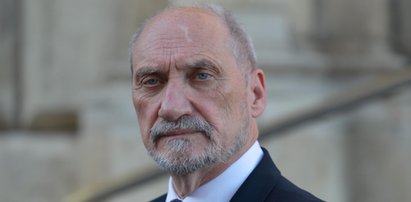 Macierewicz o "poległych w Smoleńsku" na festynie