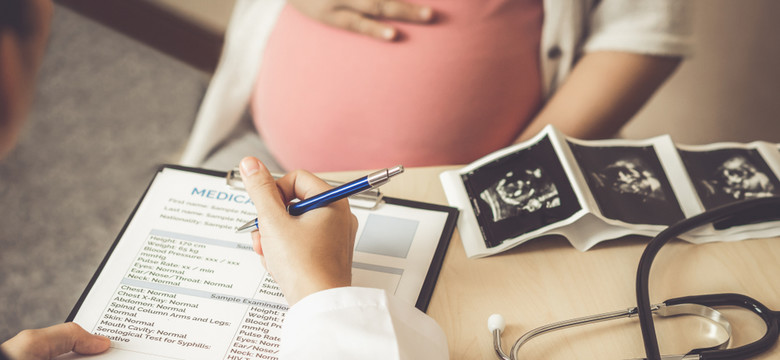 Zobaczyłam pozytywny test ciążowy i się popłakałam. Nikt mi nie powiedział, że tak wygląda ta "magiczna" ciąża