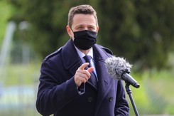 Trzaskowski wchodzi do II tury, przegrywa z Dudą. SONDAŻ prezydencki