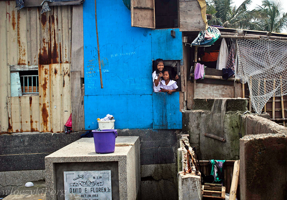 Życie na cmentarzu Navotas w Manili