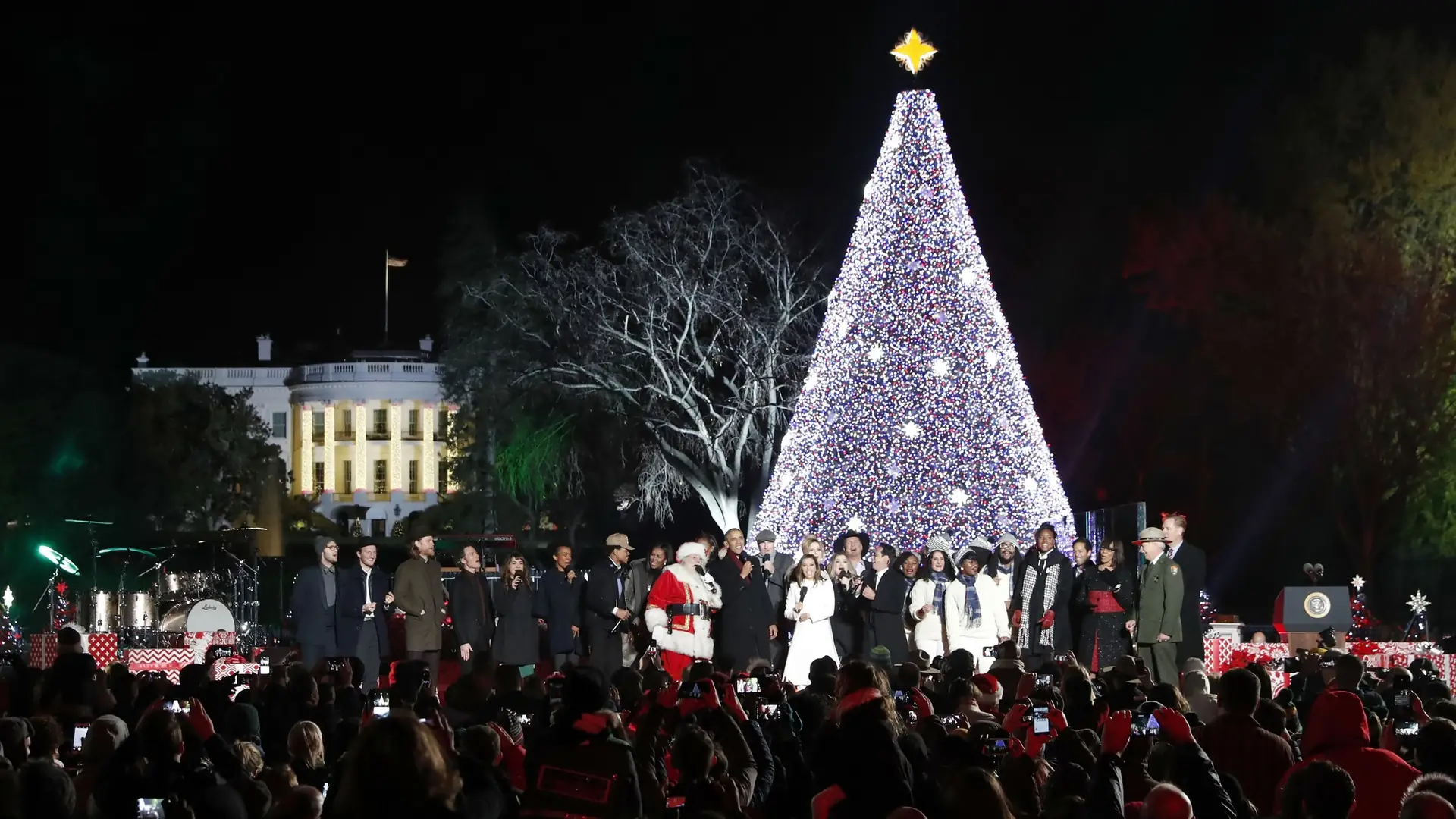 Barack Obama ostatni raz zapalił lampki na choince przed Białym Domem