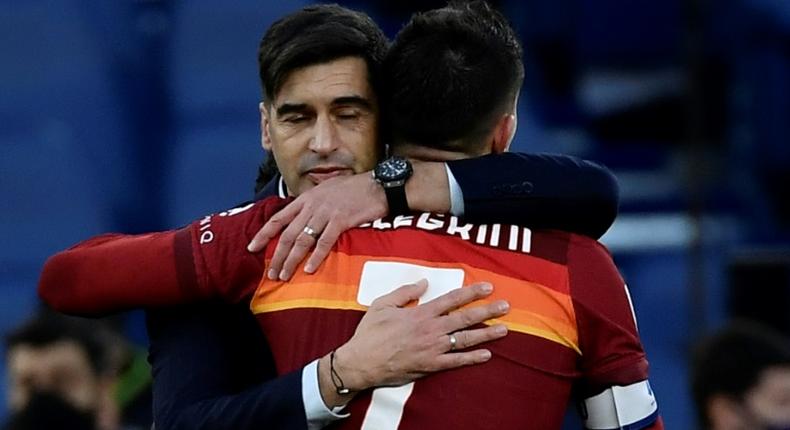 Under-pressure Roma coach Fonseca (L) congratulates Pellegrini after his last-gasp winner against Spezia
