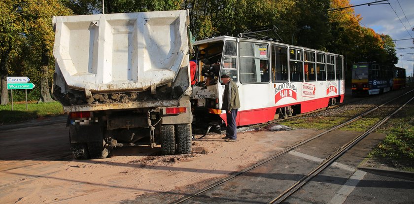 10 osób rannych w wypadku tramwaju z ciężarówką