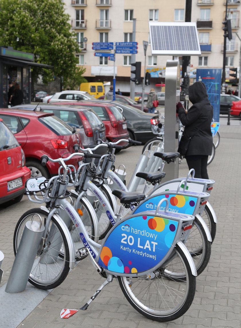 Warszawiacy chcą korzystać z rowerów miejskich