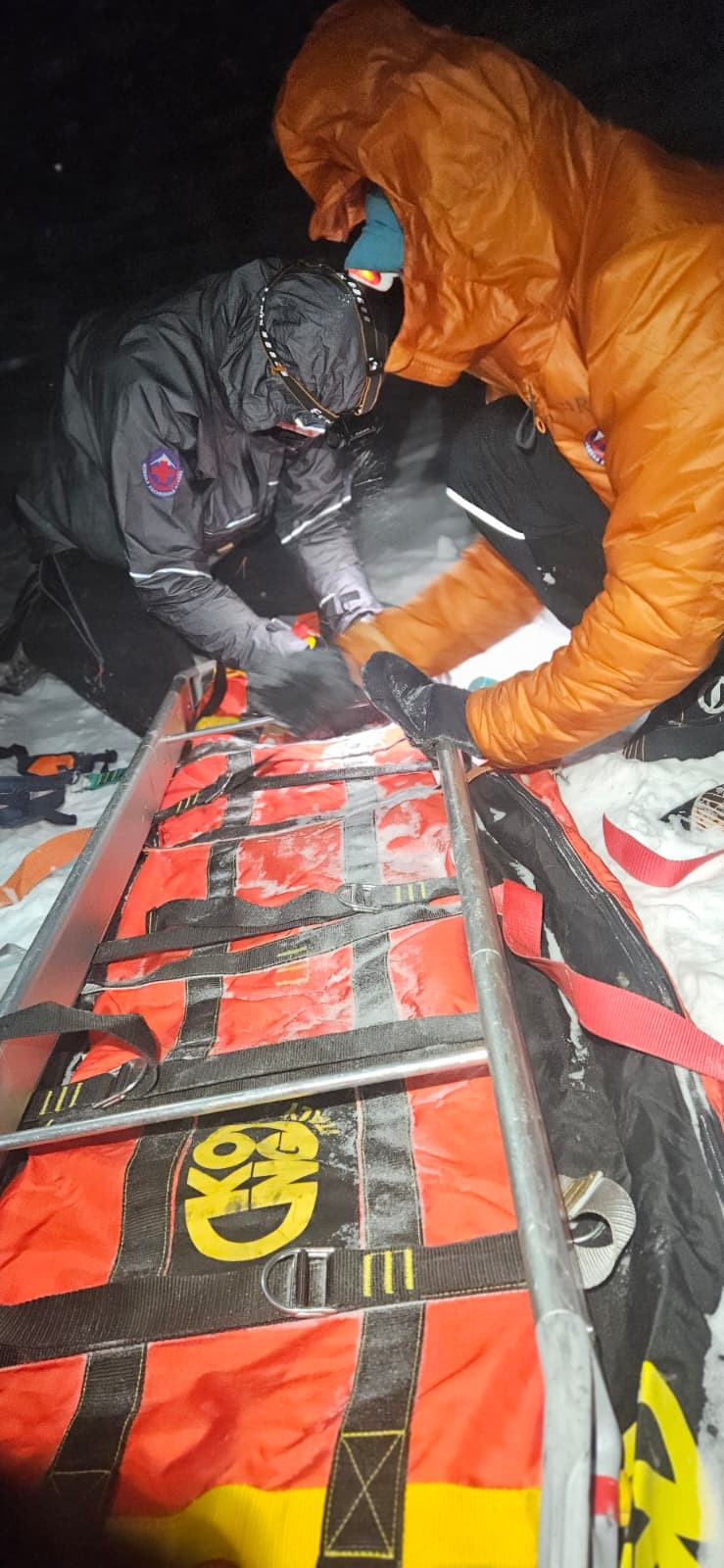 Vo Vysokých Tatrách uviazol zranený 46-ročný muž.