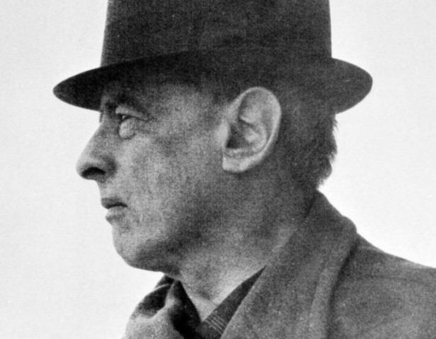 Witold Gombrowicz. Fot. Bohdan Paczowski (domena publiczna), via Wikimedia Commons