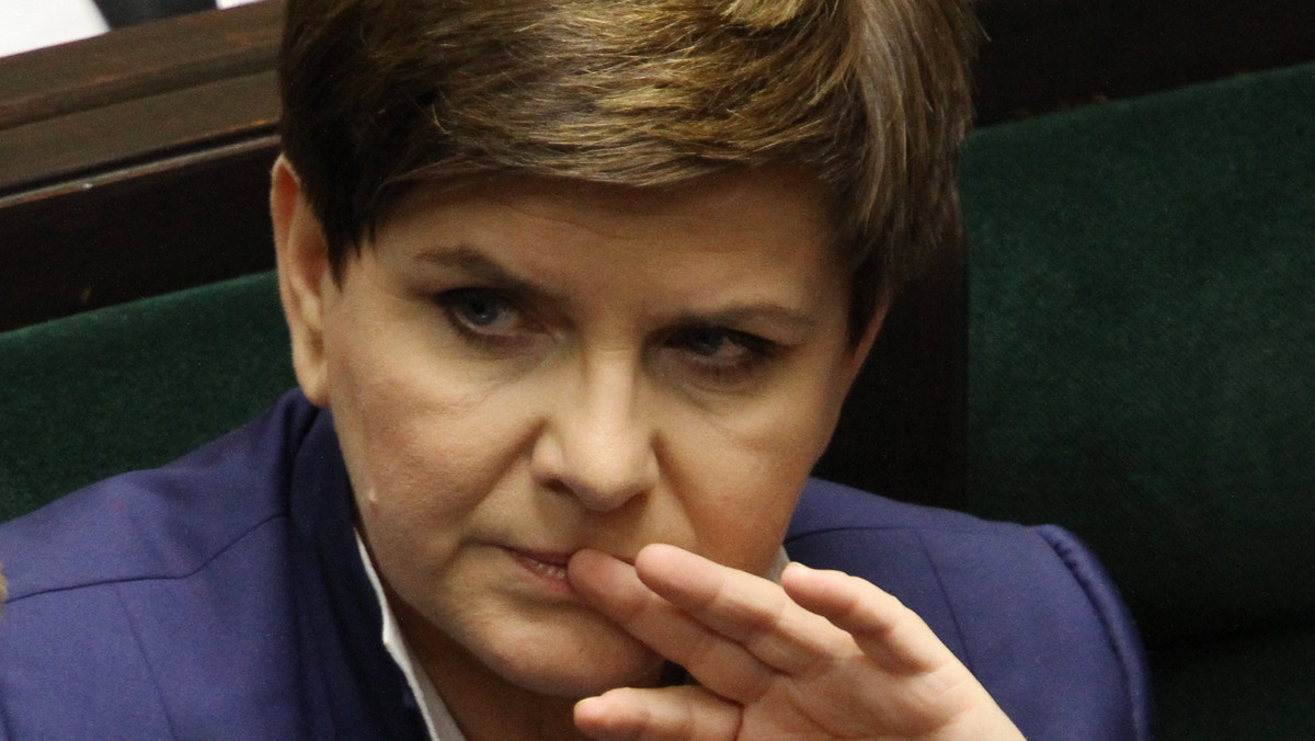 Premier Beata Szydło wygłosi w środę expose. Jej wystąpienie potrwa półtorej godziny, następnie zostanie ogłoszona przerwa, by kluby mogły przygotować się do debaty. Wieczorem Sejm będzie głosować nad wnioskiem o wotum zaufania dla nowego rządu.