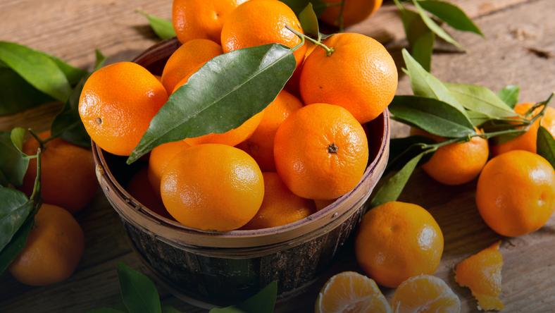 Lekarze przestrzegają: jedzenie mandarynek w taki sposób może być niebezpieczne dla zdrowia