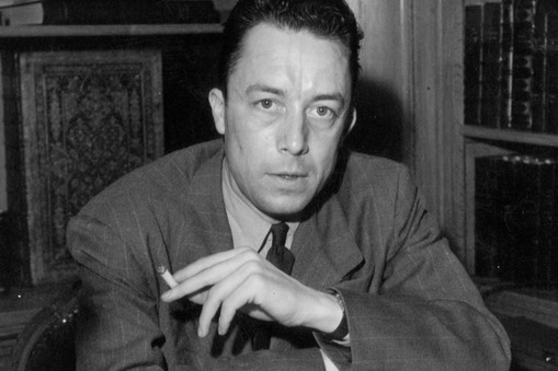 Albert Camus. Zdjęcie wykonane w domu pisarza 13 czerwca 1947 r.