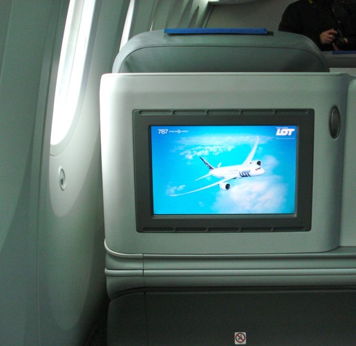 Ekran rozrywki pokładowej w klasie biznes