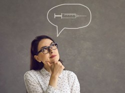 Słuchamy, kogo chcemy... Ekspert wyjaśnia, jak (nie)prawdziwe autorytety wpływają na myślenie o szczepieniach