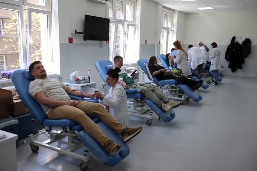 Popunjena sala dobrovoljnih davaoca u Institutu