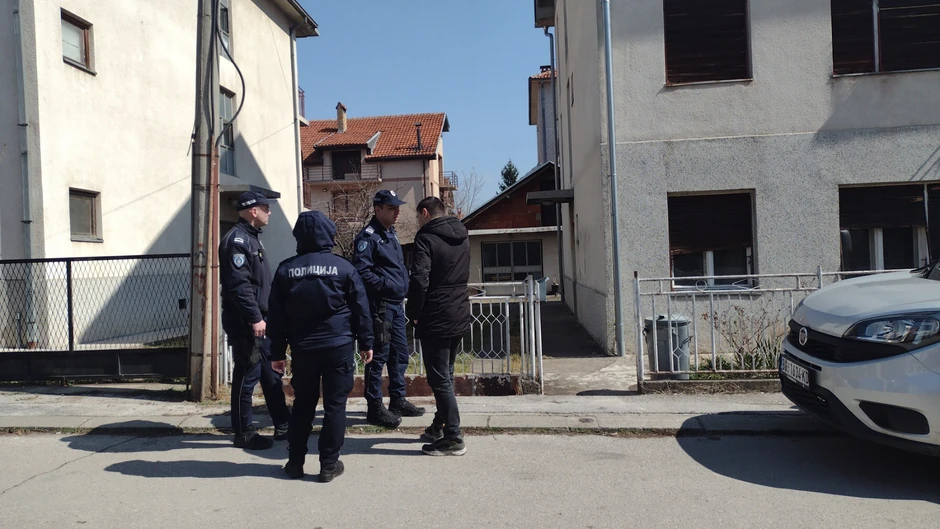 Tela muža i žene pronađena u stanu