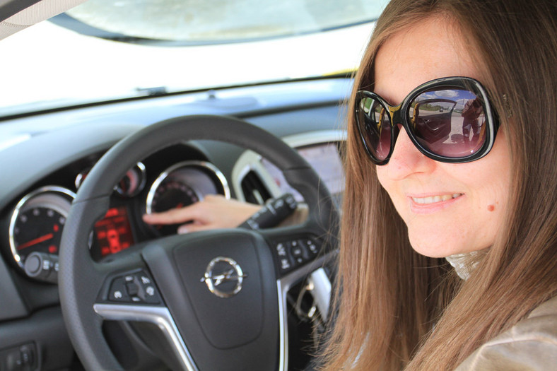 Opel Astra GTC: porządek i styl