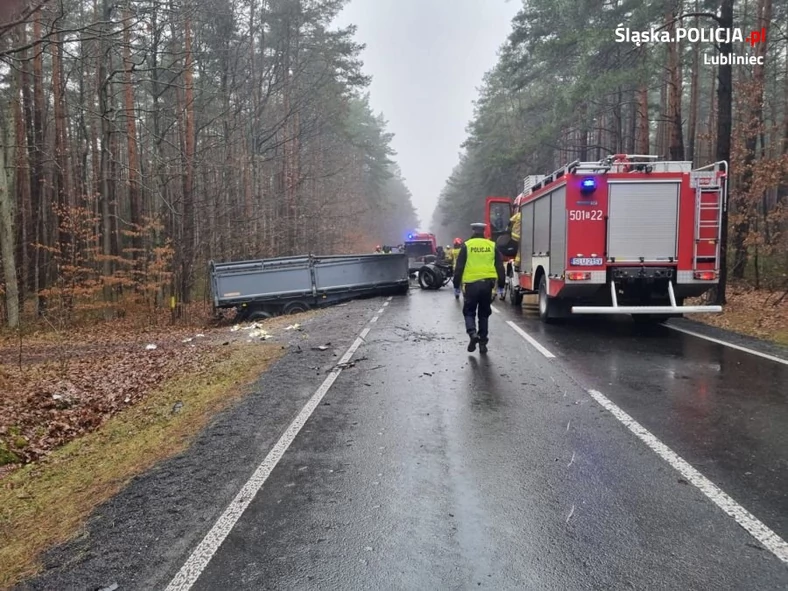 W wyniku zderzenia ciężarówki Volvo z osobowym Volkswagenem zginęły trzy osoby podróżujące autem osobowym