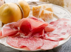 Uczeń - muzułmanin chciał kary dla nauczyciela. Za szynkę