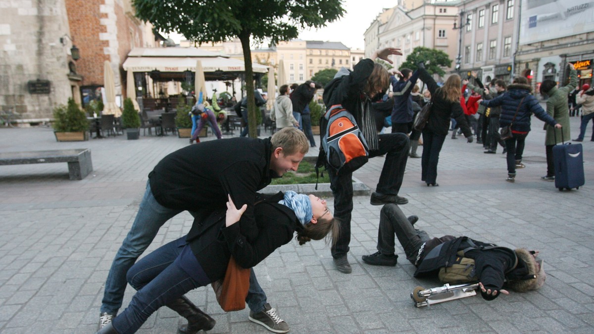 KRAKÓW FLASH MOB NA KRAKOWSKIM RYNKU