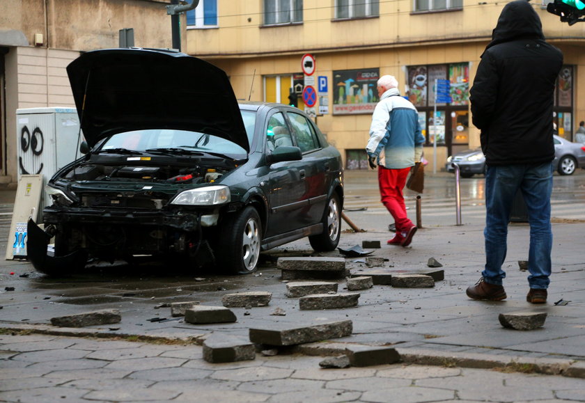 Wypadek róg Gdańskiej i Zielonej w Łodzi