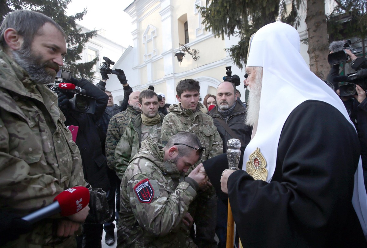 Patriarcha Filaret błogosławi obrońców lotniska