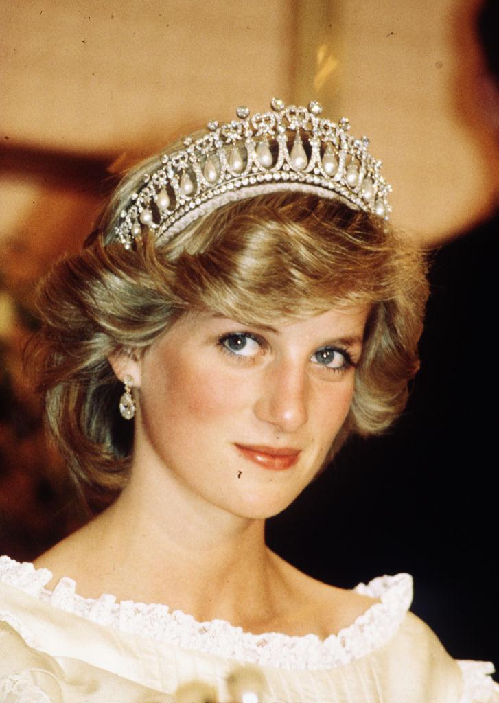 Diana hercegnő kedvenc tiarájával tiszteleg Katalin néhai anyósa előtt. Fotó: Getty Images