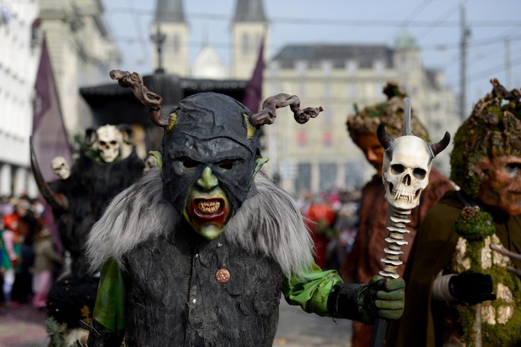 Horror na ulicach! Niezwykły karnawał w Lucernie