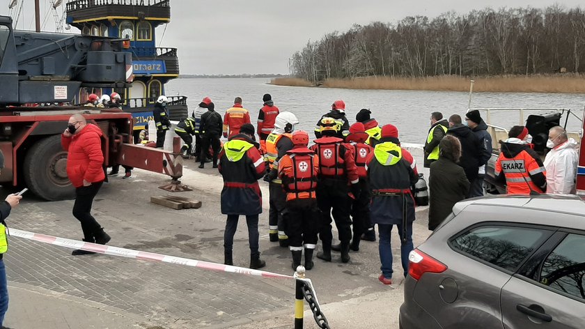 Samochód wpadł do rzeki Dziwna w pobliżu Dziwnowa