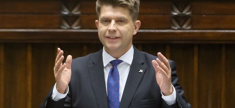 Petru do rządu PiS: W 100 dni puścicie nas wszystkich z torbami!