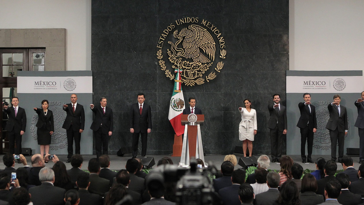 Prezydent Meksyku Enrique Pena Nieto ogłosił zmiany w rządzie, wymieniając szefów siedmiu resortów, w tym dyplomacji. Nowym ministrem spraw zagranicznych została Claudia Ruiz Massieu, do tej pory kierująca resortem turystyki.