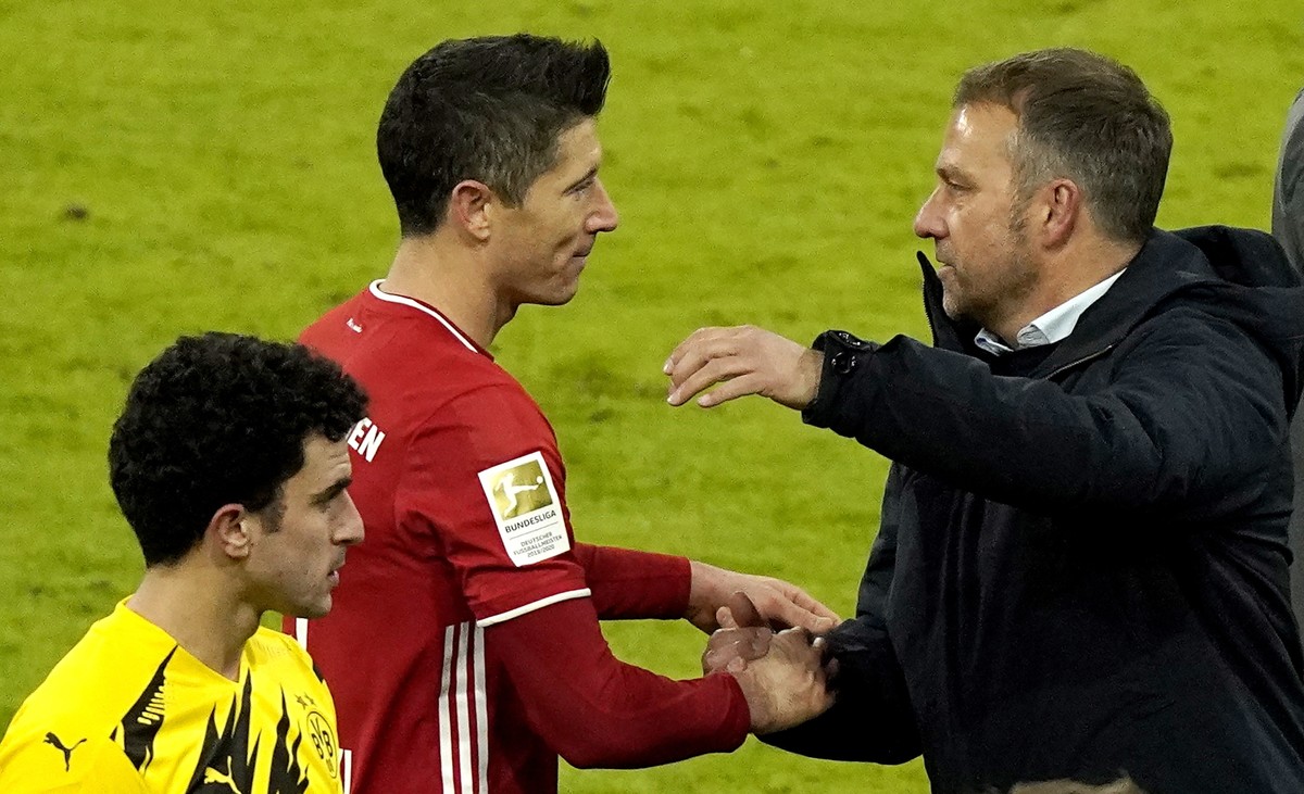 Robert Lewandowski i trener Hansi Flick