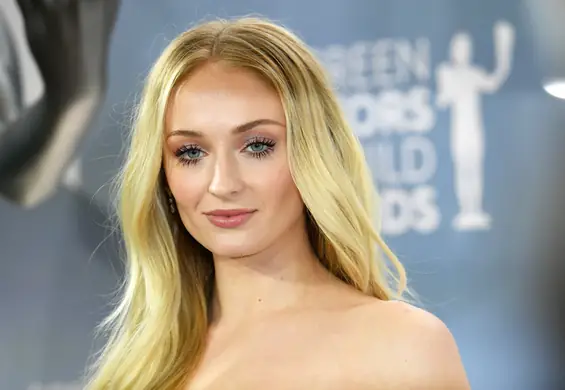 Sophie Turner: "Jeżeli mogę nosić maseczkę podczas porodu, to ty możesz ją nosić w Walmarcie"