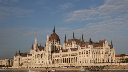 Hihetetlen: Leszedetik a Budapestet népszerűsítő blog logójából a Parlament képét