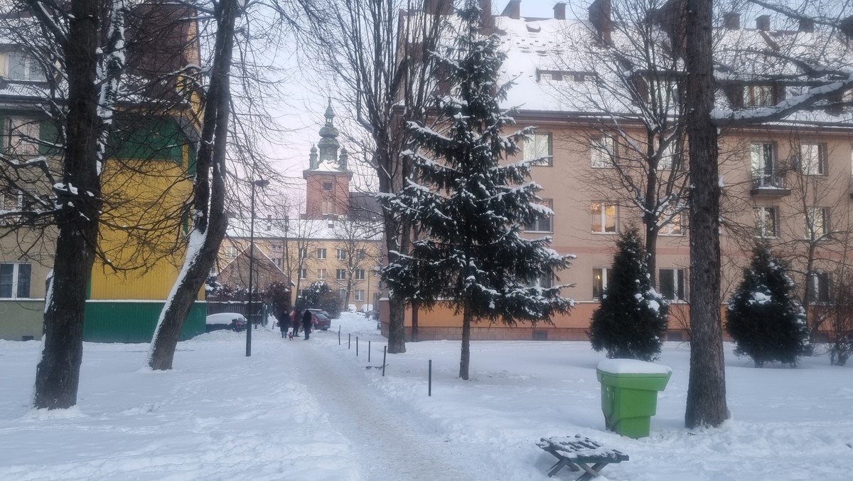 Nowy Targ: Śmierć na osiedlu Topolowym. Policja zatrzymała dwójkę mężczyzn