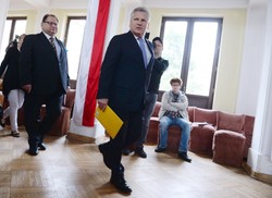 Kwaśniewski ofiarą rosyjskiego spisku? "Chodziło raczej o młodego Bidena"