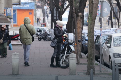 Devojka sa ružom