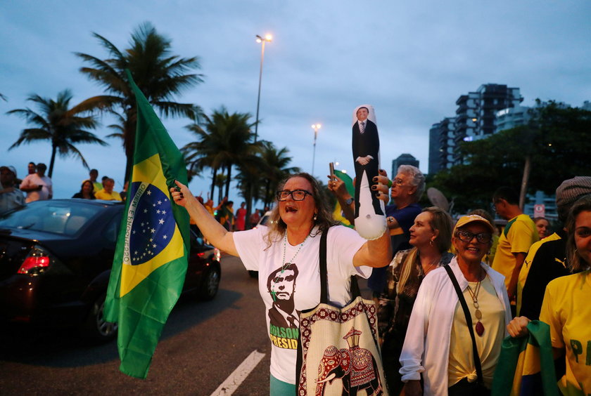 Brazylia: Zwolennicy Jaira Bolsonaro wydrapali nastolatce swastykę na brzuchu