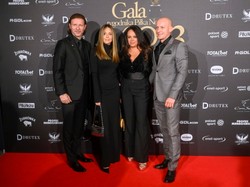 "Przyćmiła Małgosię Rozenek". Zachwyty nad stylem i urodą żony sędziego Marciniaka [FOTO]