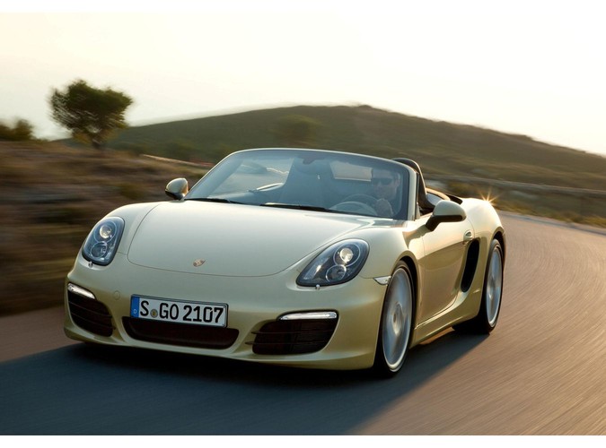 Auto spali mniej paliwa dzięki rekuperacji energii, która wykorzystywana jest do zasilania wewnętrznej instalacji elektrycznej, systemu zarządzania temperaturą oraz funkcji Start/Stop