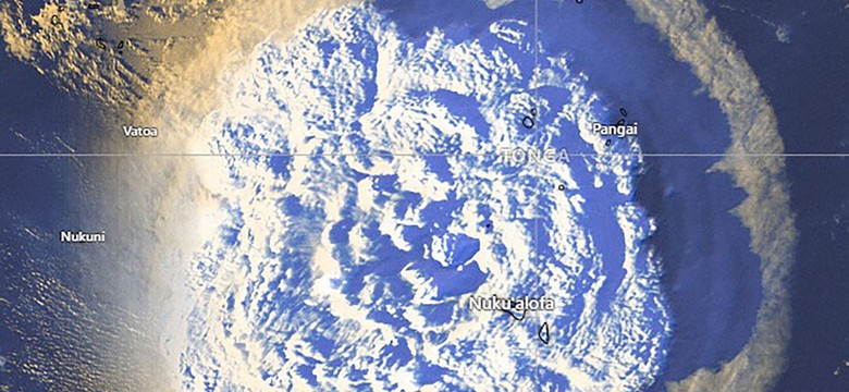 Gigantyczny wybuch podwodnego wulkanu. Japonia odwołuje ostrzeżenie o tsunami