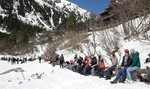 Morskie Oko oblężone przez turystów